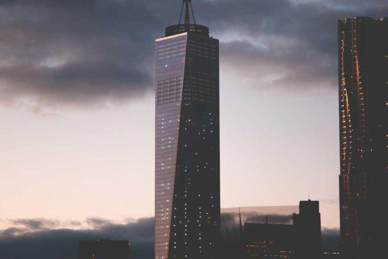 Here is the SEO title in English (US) (en-US):

Refinance Student Loans for Better Rates in 2025